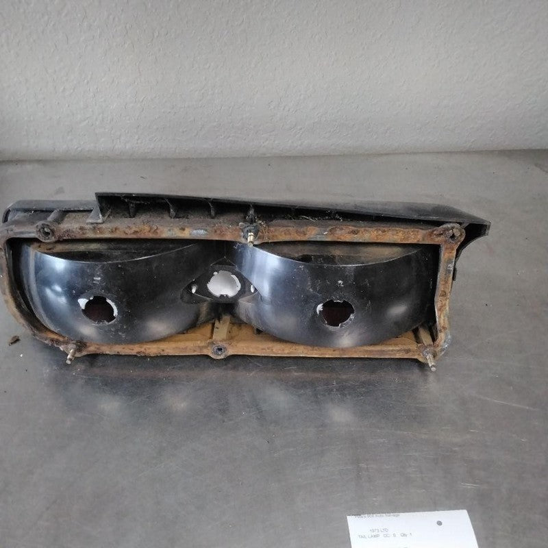 Tail Light Assembly FORD FULL SIZE Right 73 74