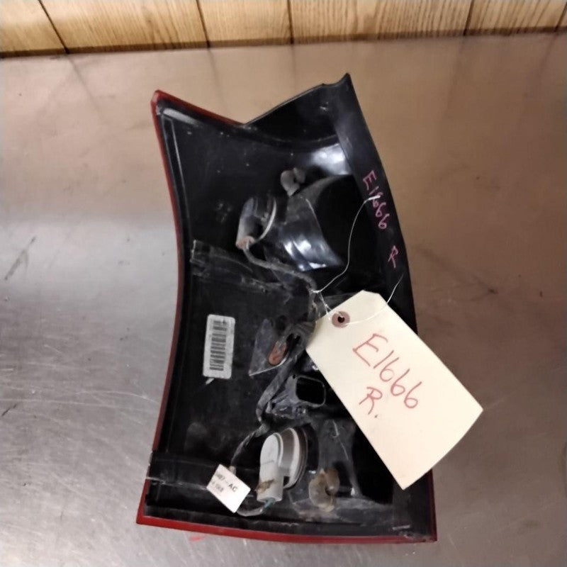 Tail Light Assembly SATURN VUE Right 02 03 04 05 06 07
