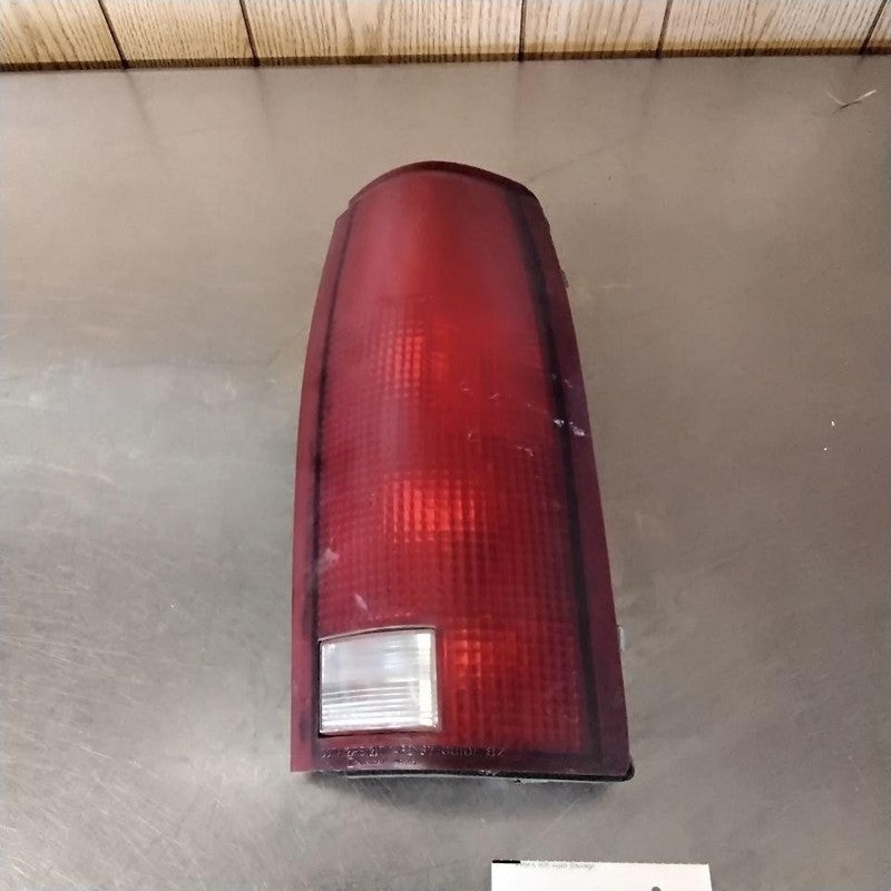 Tail Light Assembly CADILLAC ESCALADE Right 99 00