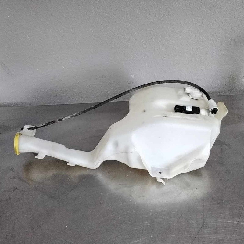 2005-2006 Jeep Grand Cherokee Washer Bottle OEM#5143580AA
