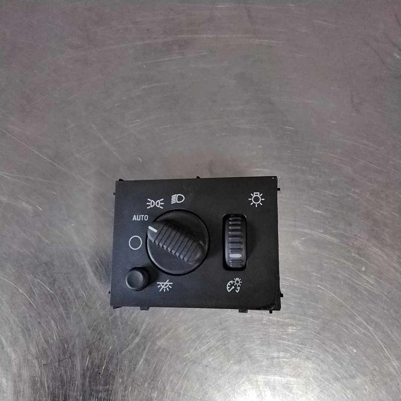 2003-2006 Headlight Switch (dash Mtd) Chevy Avalanche