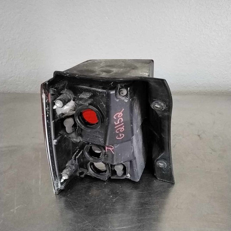 Tail Light Assembly MITSUBISHI ENDEAVOR Right 04 05