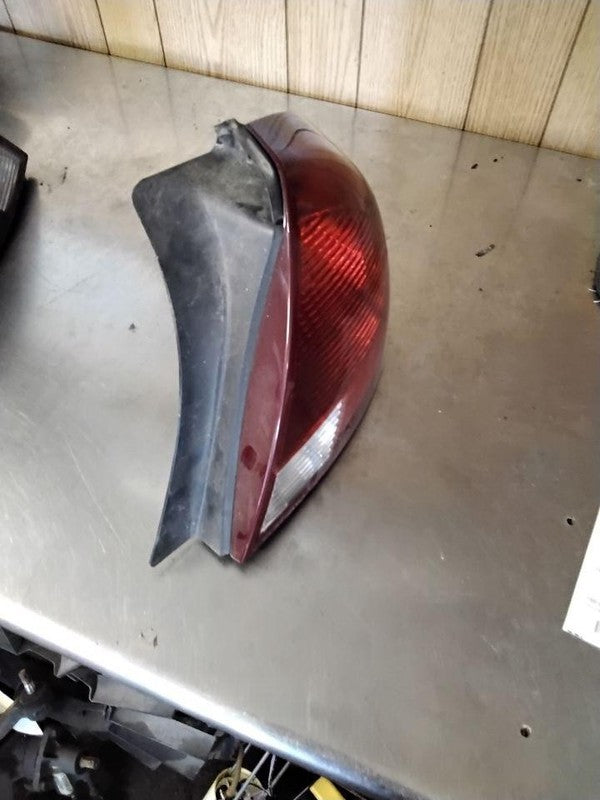 Tail Light Assembly FORD TAURUS Right 00 01 02 03