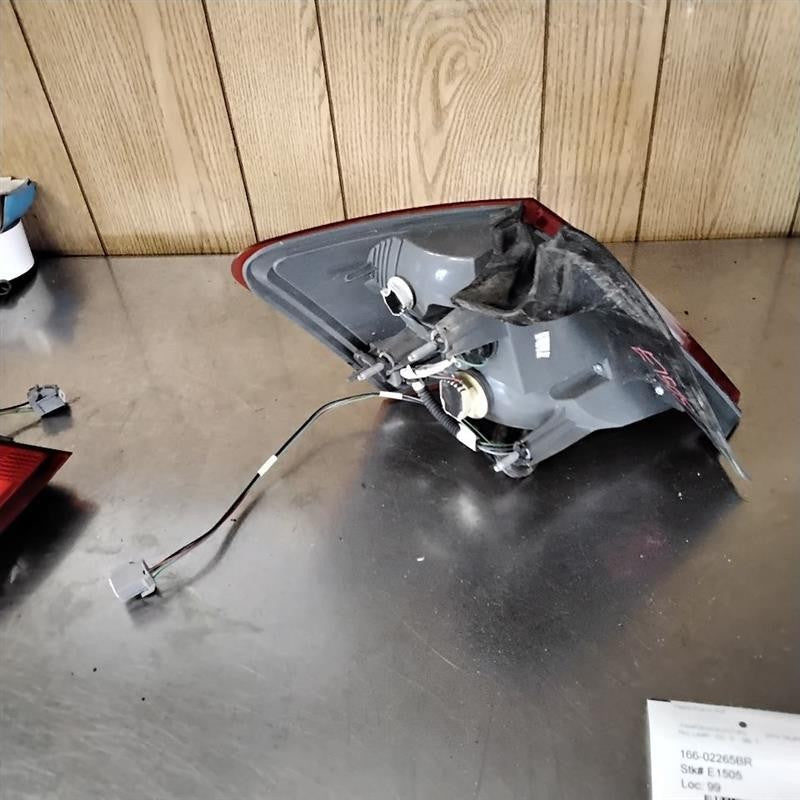 Tail Light Assembly FORD TAURUS Right 10 11 12