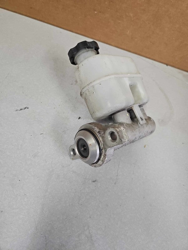2007-2013 GMC Sierra 1500 Master Cylinder OEM#19432946