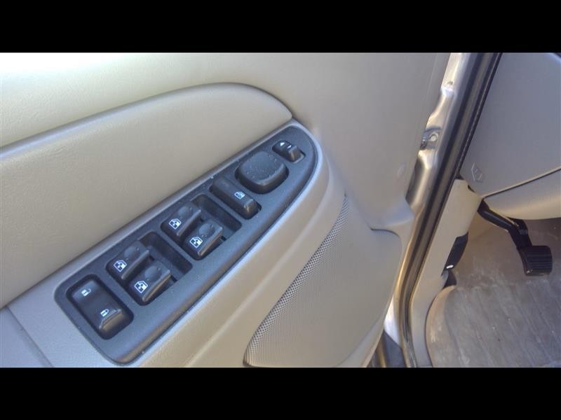 Door Mirror CHEVY AVALANCHE 1500 Left 03 04 05 06