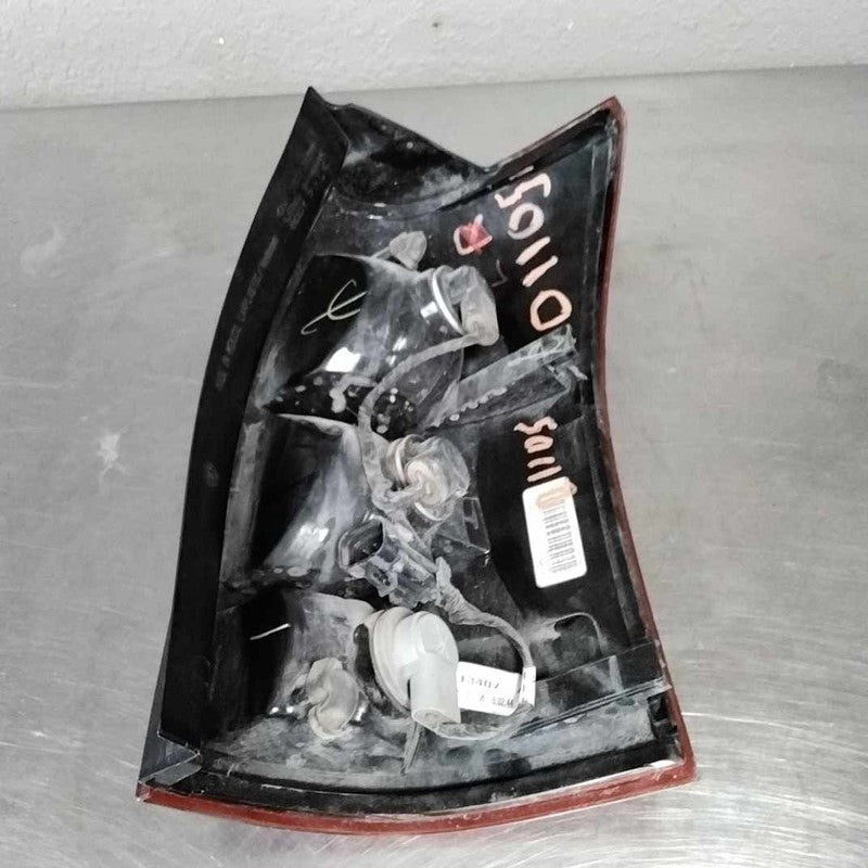 2002-2007 Saturn Vue Left Tail Light Assembly