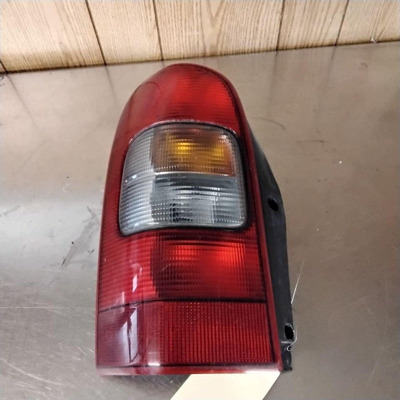 Tail Light Assembly PONTIAC MONTANA VAN Left 99 00 01 02 03 04 05