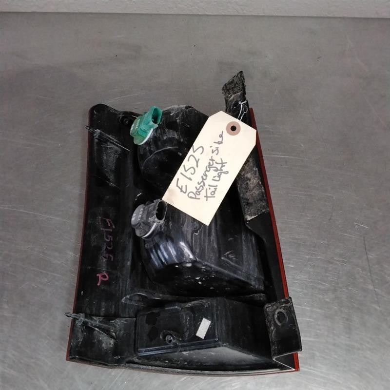 Tail Light Assembly DODGE CARAVAN Right 08 09 10