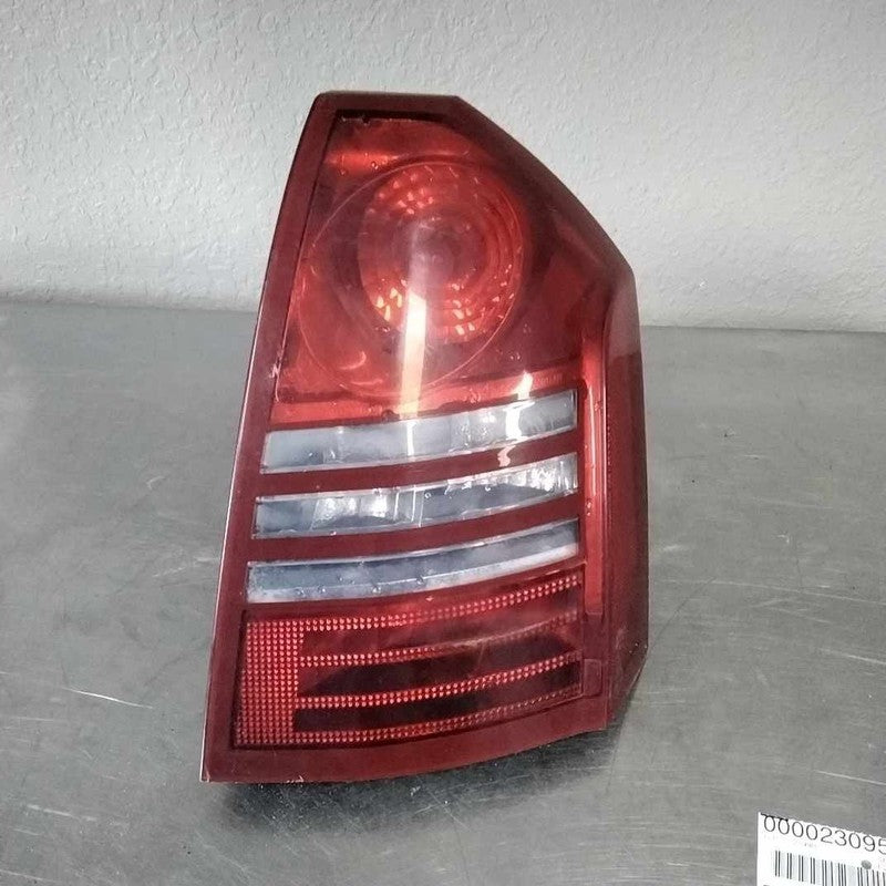 Tail Light Assembly CHRYSLER 300 Right 05 06 07