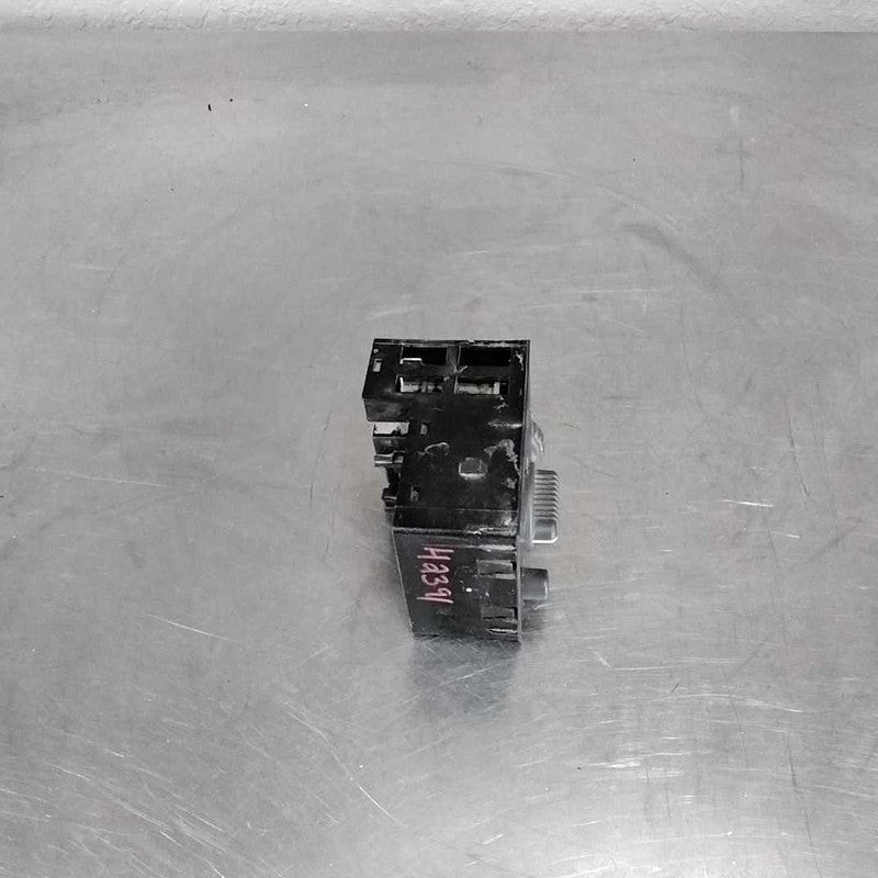 1999-2002 Headlight Switch (dash Mtd) Chevy Silverado 2500