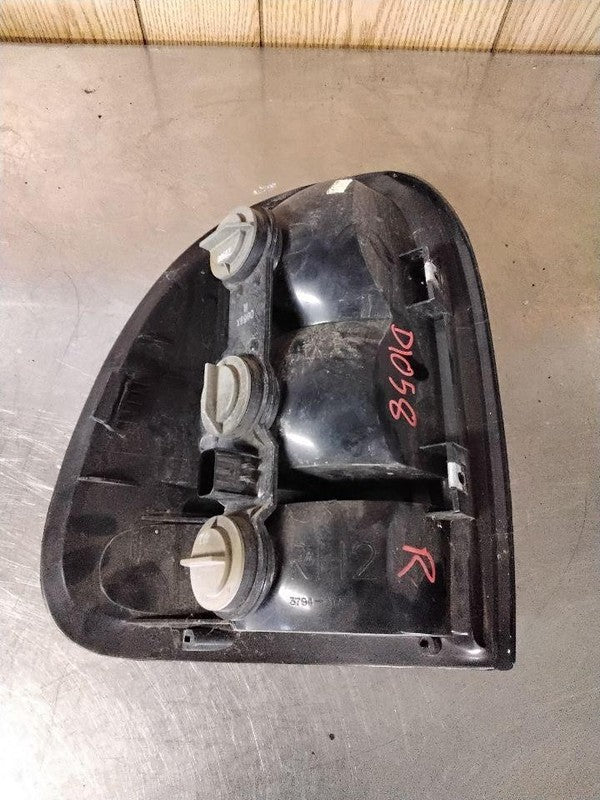 Tail Light Assembly DODGE DURANGO Right 98 99 00 01 02 03