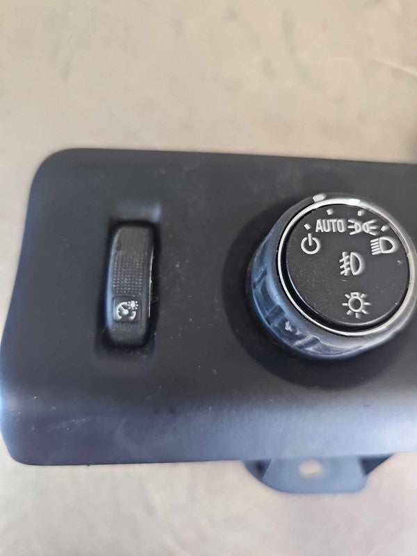 2015-2019 GMC Yukon XL 1500 Headlight Switch (dash Mtd) OEM#84472676