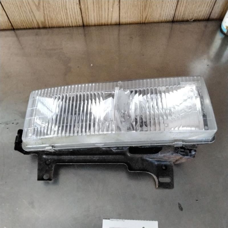 1996-2002 GMC Van Savana 1500 Right Headlamp Assembly OEM#16522160
