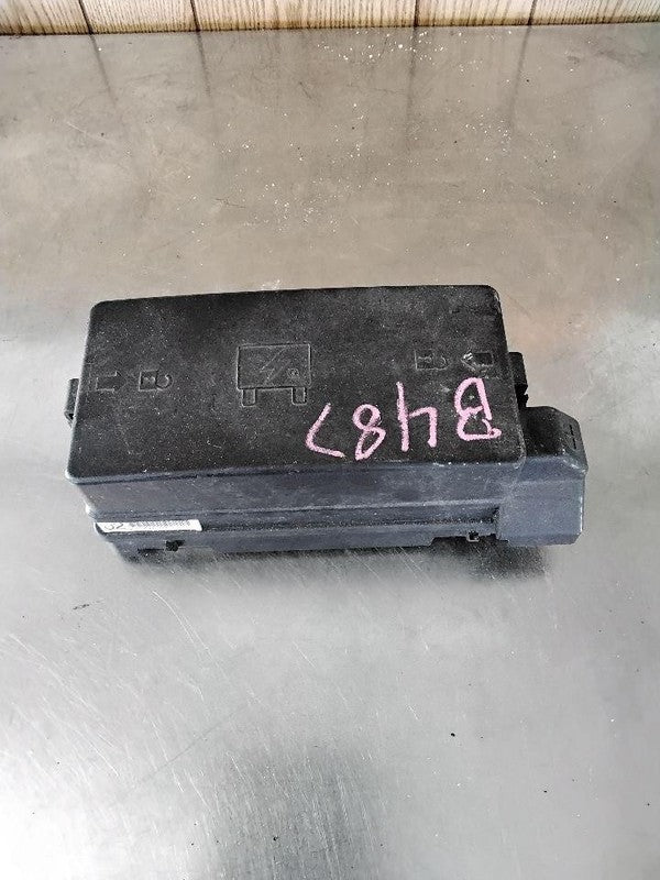2002-2003 Saturn Vue Engine Fuse Box OEM#22704486