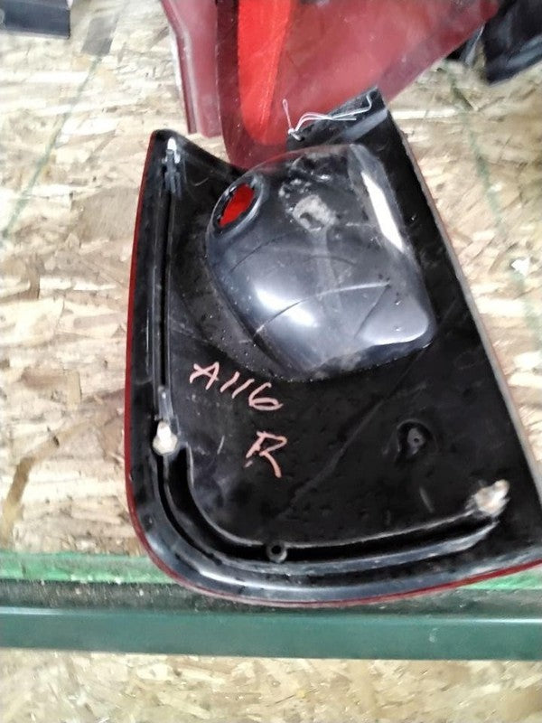 Tail Light Assembly LINCOLN NAVIGATOR Right 98 99 00