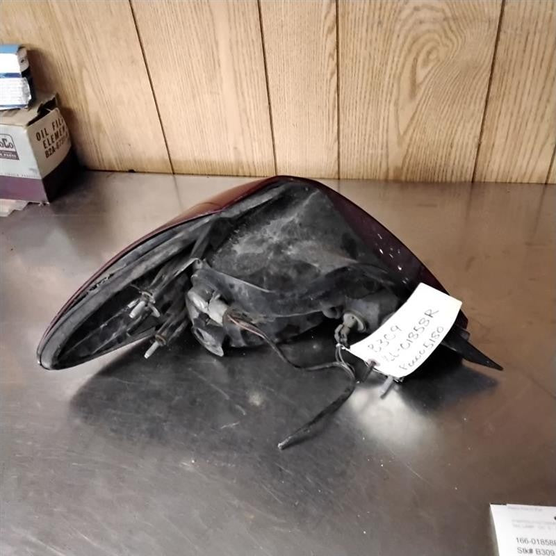 Tail Light Assembly FORD TAURUS Right 00 01 02 03