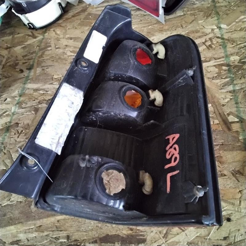 Tail Light Assembly FORD ESCAPE Left 01 02 03 04 05 06 07