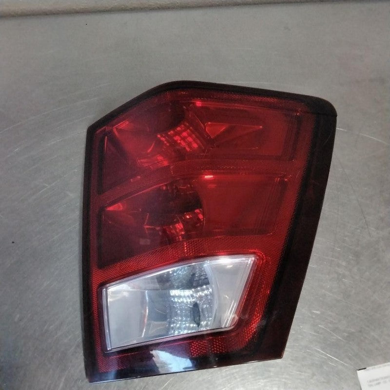 Tail Light Assembly JEEP GRAND CHEROKEE Right 05 06