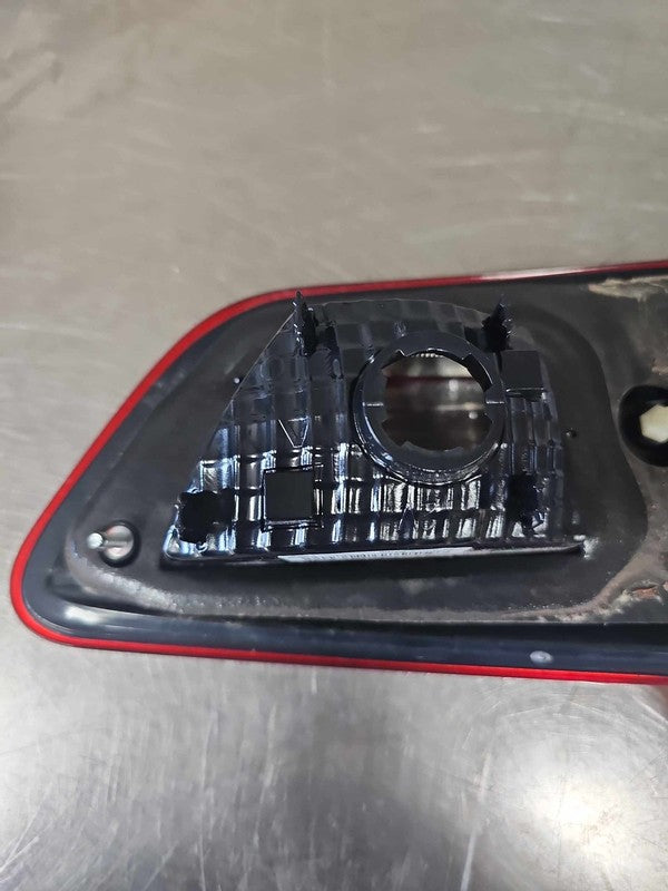 2018-2019 Subaru XV Crosstrek Right Liftgate Tail Light Assembly OEM# 