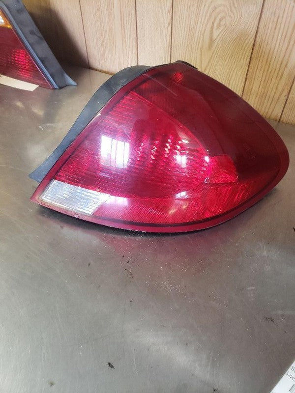 Tail Light Assembly FORD TAURUS Right 00 01 02 03