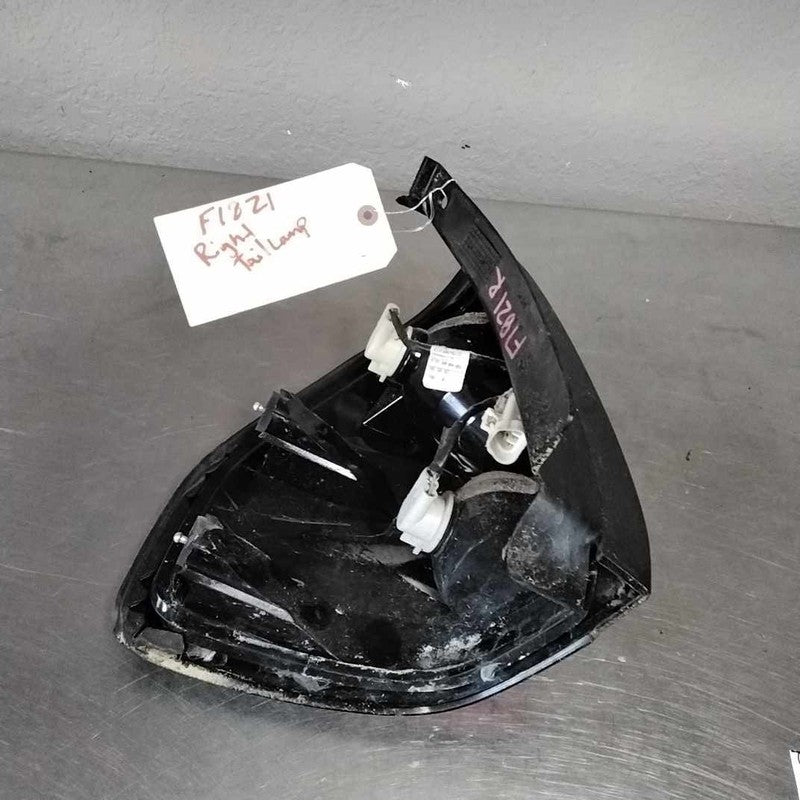 Tail Light Assembly PONTIAC AZTEK Right 01 02 03 04 05