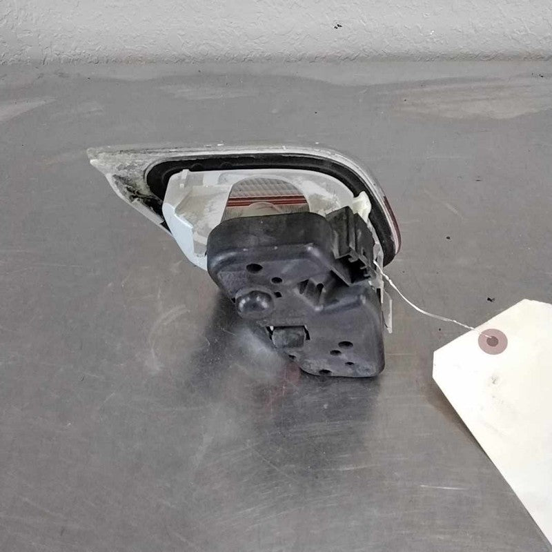 Tail Light Assembly BMW 325I Right 01 02 03