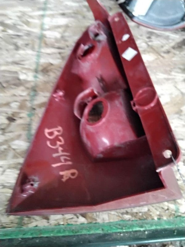 Tail Light Assembly FORD FOCUS Right 00 01 02 03 04 05 06 07