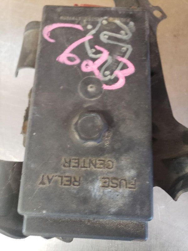 2000-2001 Pontiac Montana Van Engine Fuse Box OEM#19300116