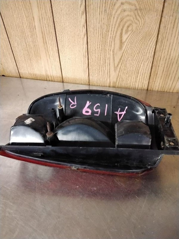 Tail Light Assembly FORD EXPLORER Right 98 99 00 01