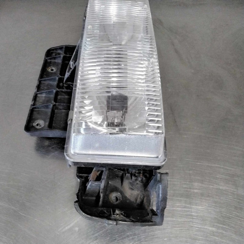1995-2005 GMC Safari Right Headlamp Assembly OEM#16524092