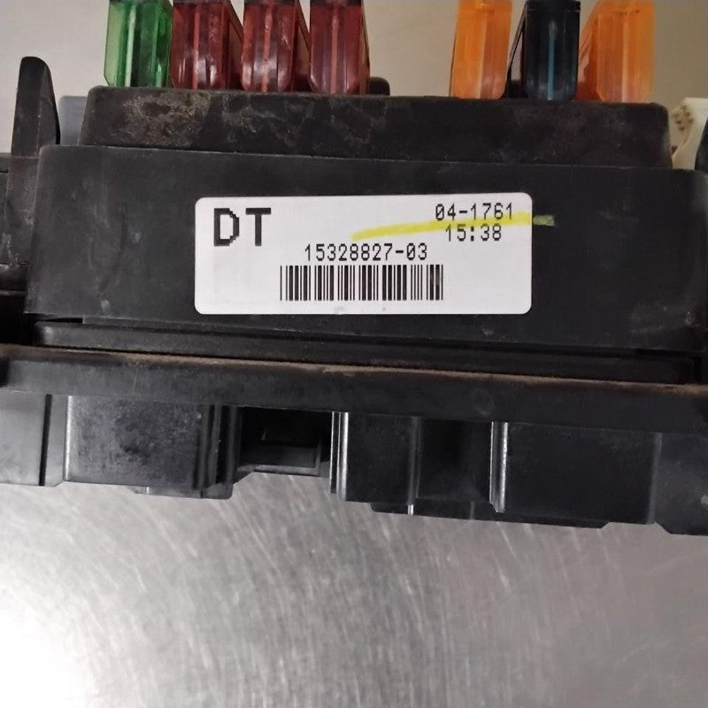 2001-2002 Chevrolet Silverado 2500 Engine Fuse Box OEM#15328827