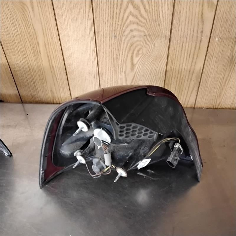 Tail Light Assembly PONTIAC GRAND PRIX Right 04 05 06 07 08