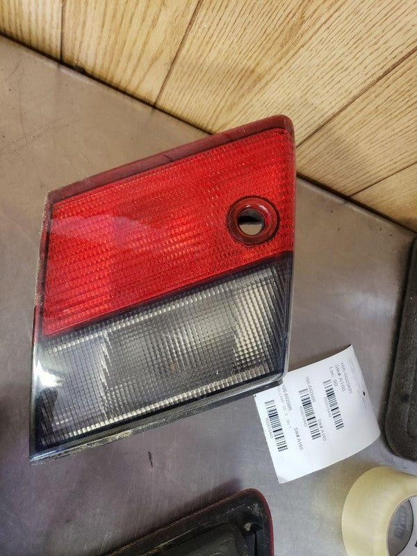 Tail Light Assembly SAAB 9-5 Right 99 00 01