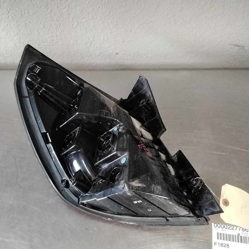 2013-2015 Chevrolet Captiva Right Tail Light Assembly OEM# 23120004