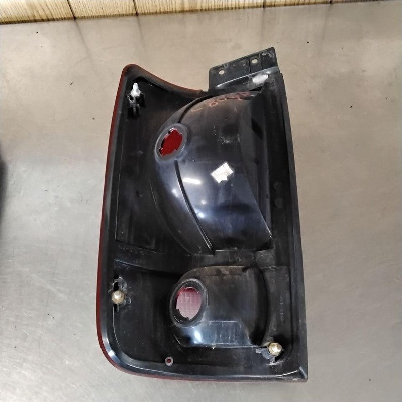 Tail Light Assembly FORD EXPEDITION Right 97 98 99 00 01 02