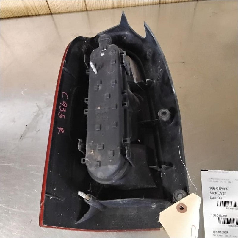 Tail Light Assembly PONTIAC MONTANA VAN Right 99 00 01 02 03 04 05