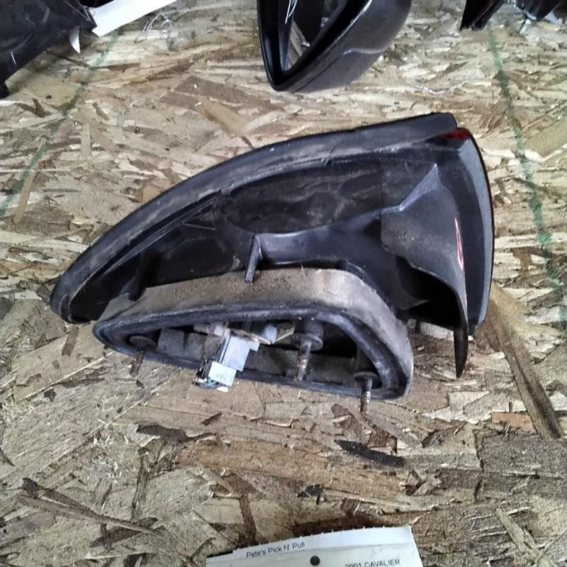 Tail Light Assembly CHEVY CAVALIER Right 00 01 02