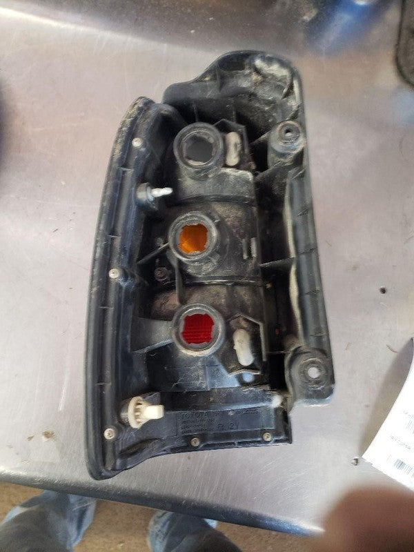 Tail Light Assembly TOYOTA 4RUNNER Right 96 97 98 99 00