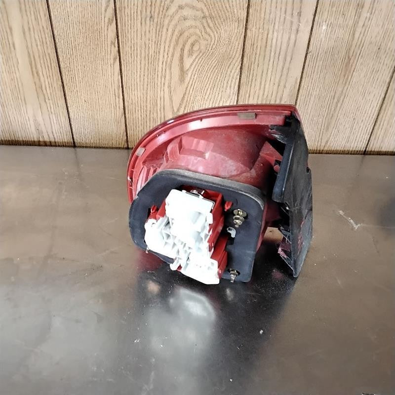 Tail Light Assembly VW PASSAT Right 01 02 03 04 05