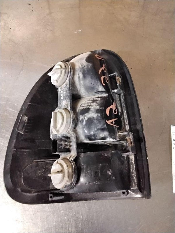Tail Light Assembly DODGE DURANGO Right 98 99 00 01 02 03