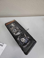 2002-2005 Chevrolet Avalanche 1500 Right Headlamp Assembly