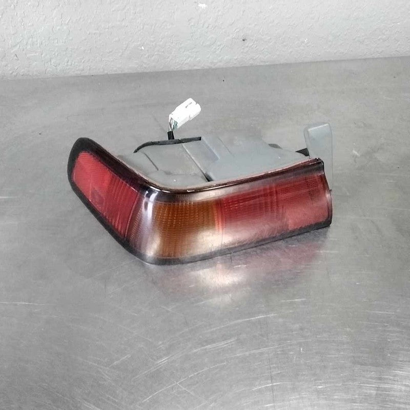 1997-1999 Left Tail Light Assembly Toyota Camry
