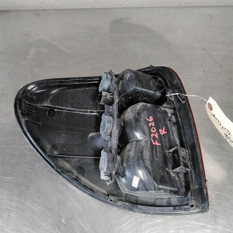 Tail Light Assembly VOYAGER Right 01 02 03
