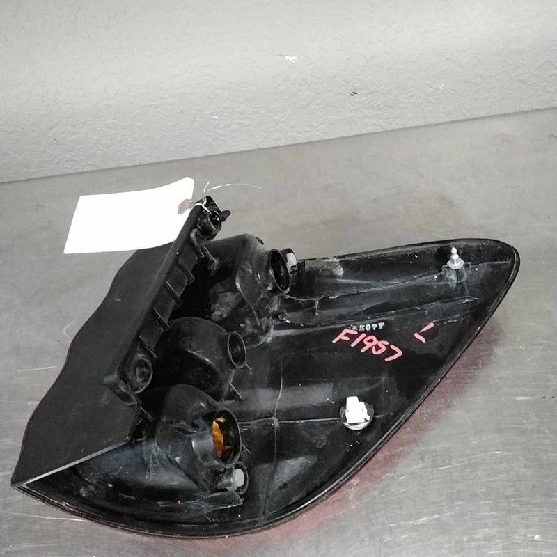 Tail Light Assembly TOYOTA SEQUOIA Left 01 02 03 04