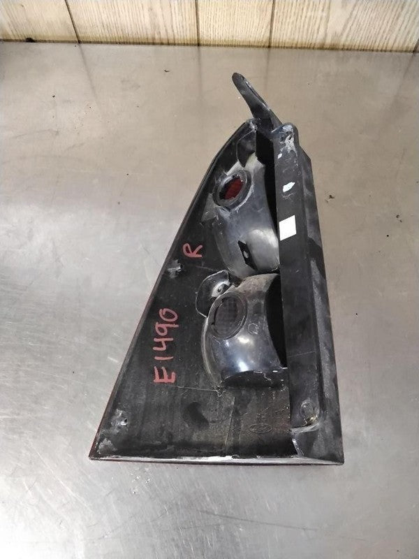 Tail Light Assembly FORD FOCUS Right 00 01 02 03 04 05 06 07