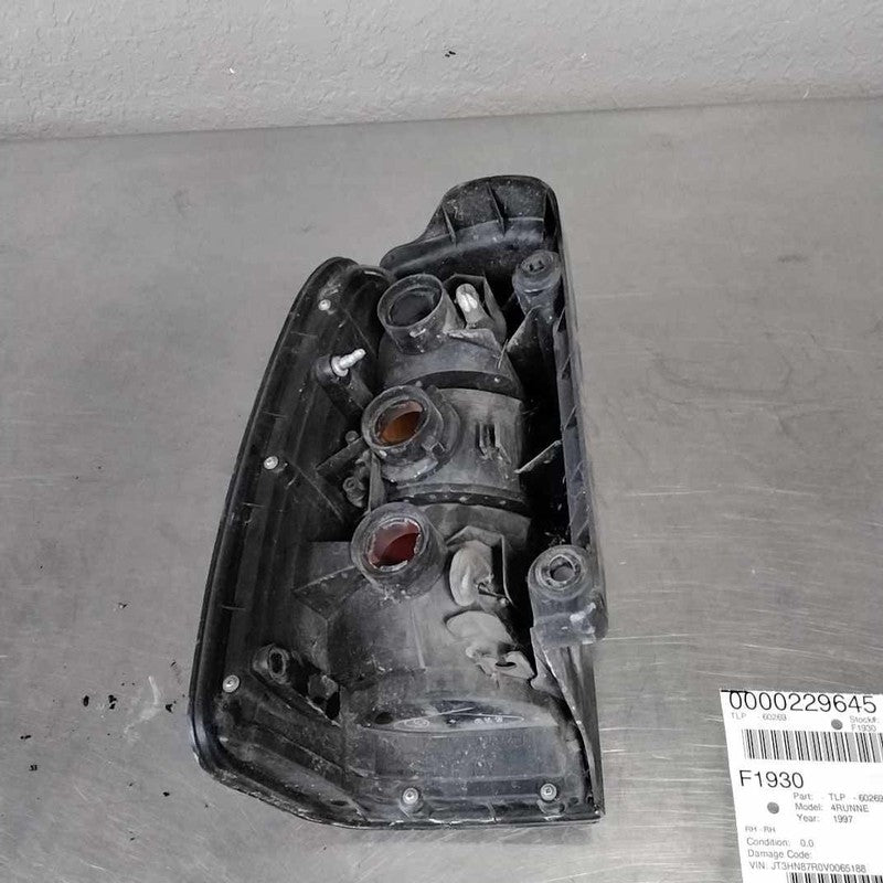 Tail Light Assembly TOYOTA 4RUNNER Right 96 97 98 99 00