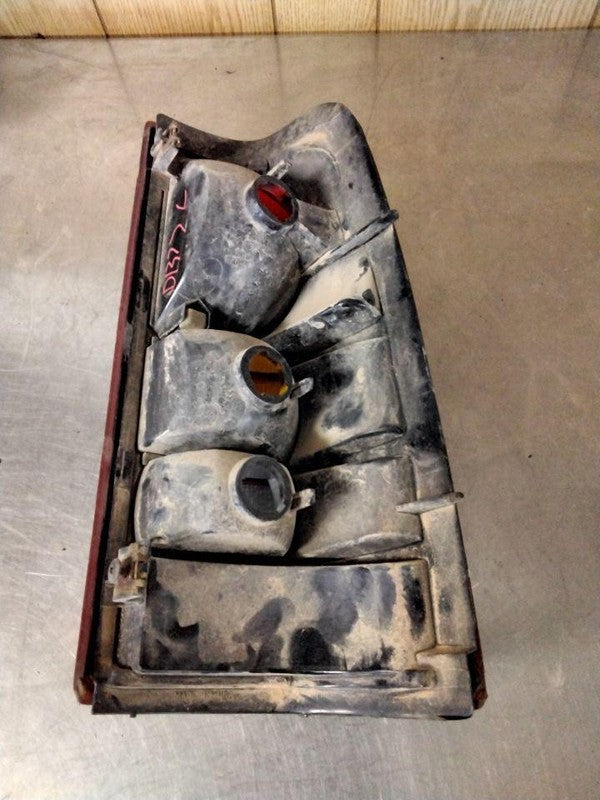 Tail Light Assembly CHEVY SILVERADO 1500 Left 99 00 01 02