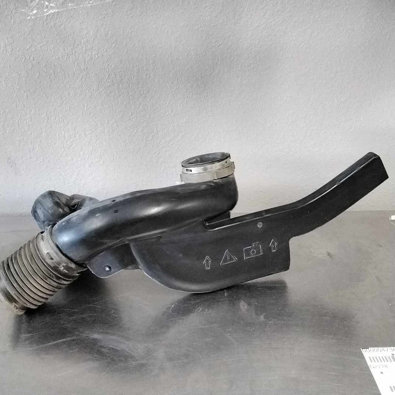 Air Intake Tube/resonator CHEVY AVALANCHE 1500 05