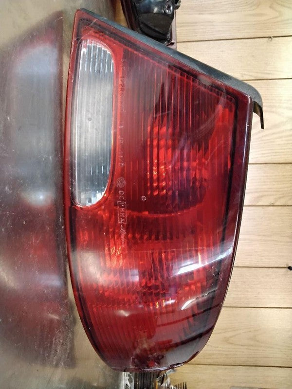 Tail Light Assembly DODGE STRATUS Right 01 02 03 04 05 06